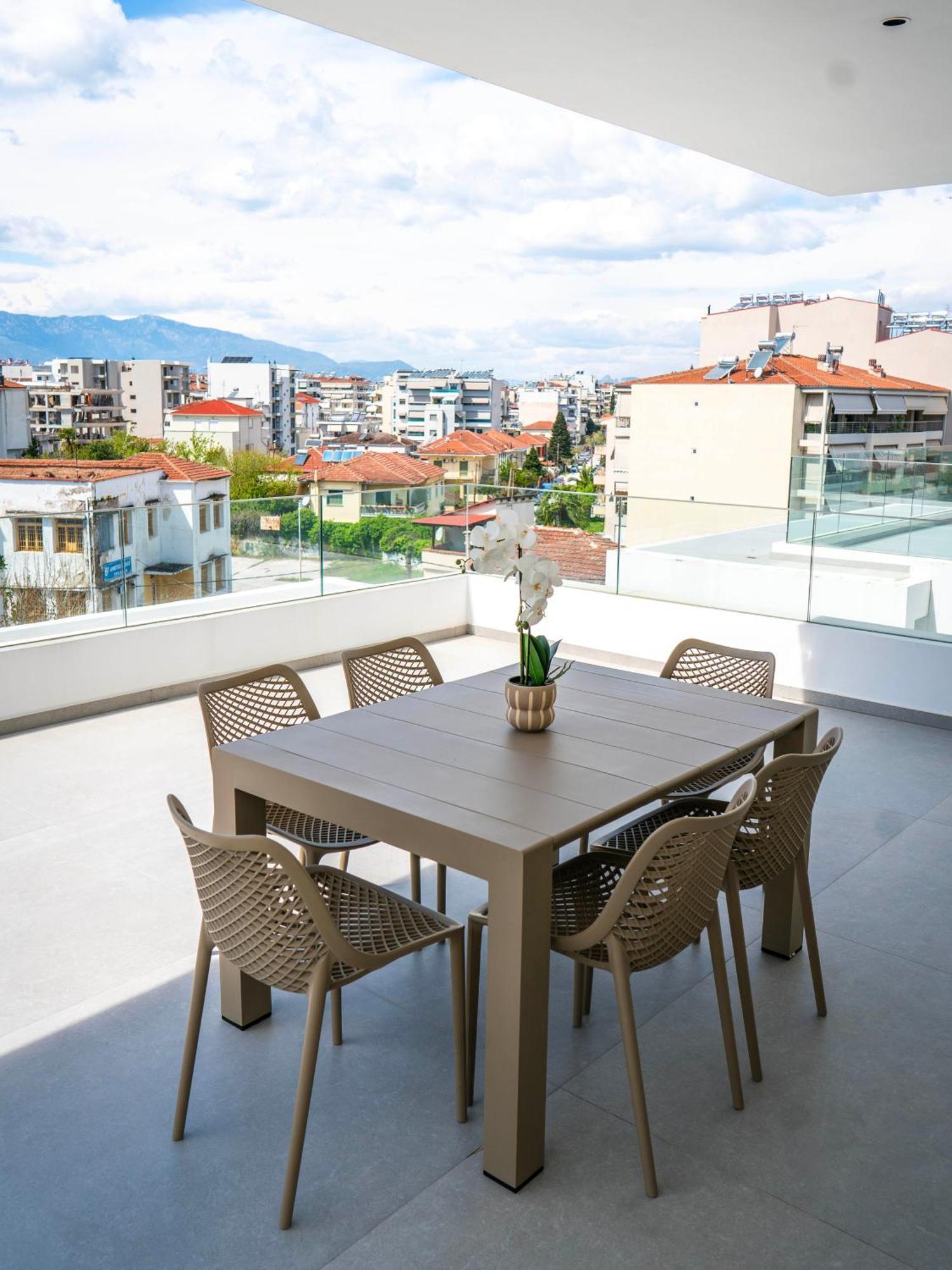 White Luxury Apartment Trikala  Exterior photo