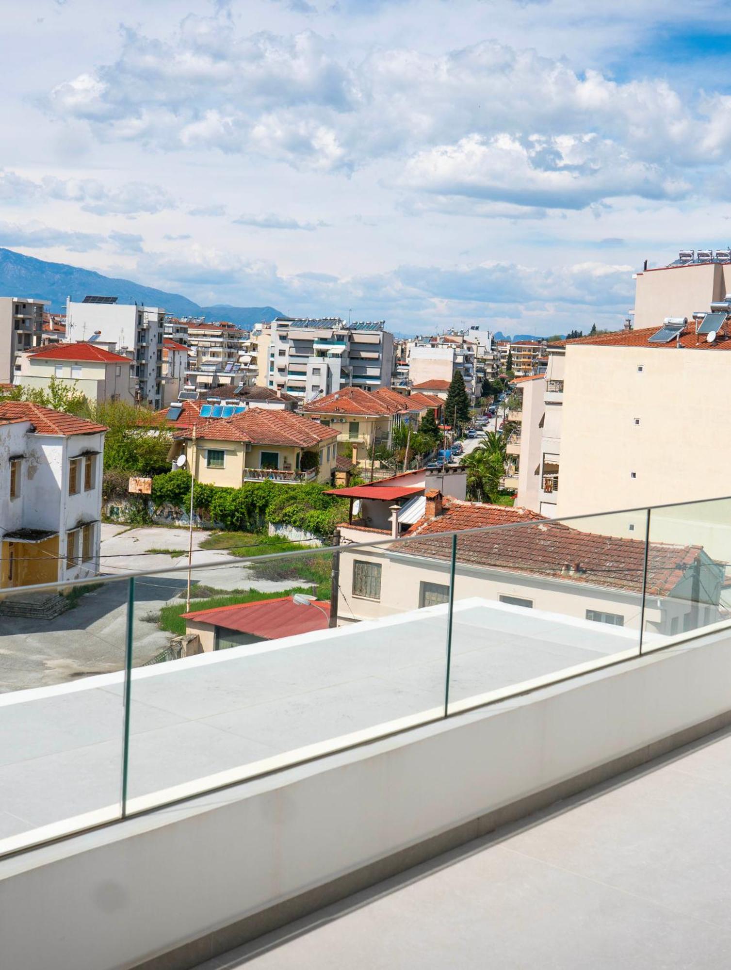 White Luxury Apartment Trikala  Exterior photo